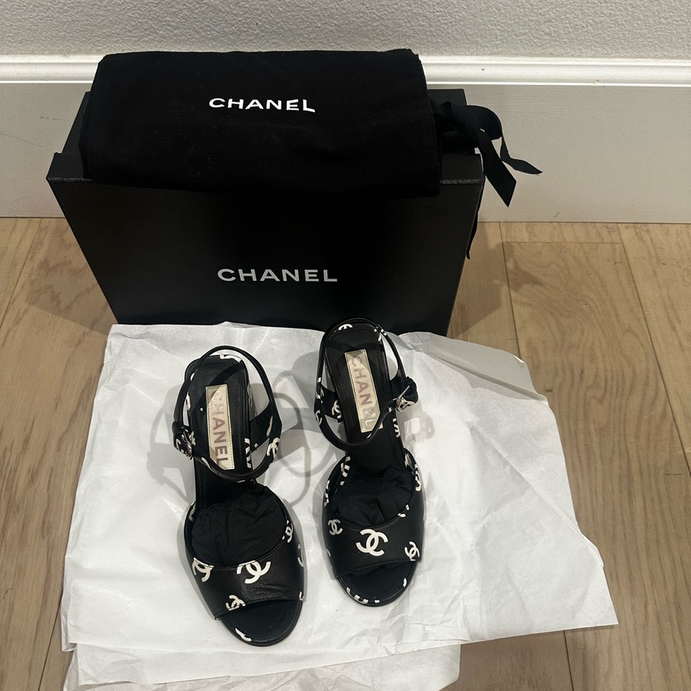 CHANEL Crazy CC Black and White Logo Heels Size 35 - Picture 2 of 15